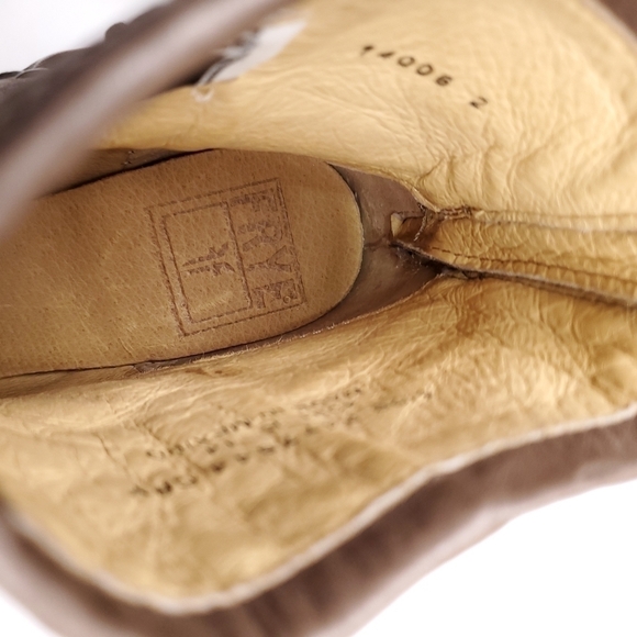 FRYE Brown Tan Distressed Heeled Leather Ankle Boots 5½ m - Picture 13 of 13